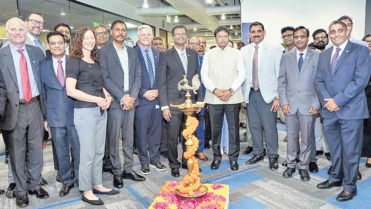 హైదరాబాద్‌లో చార్లెస్‌ ష్వాబ్‌ సెంటర్‌