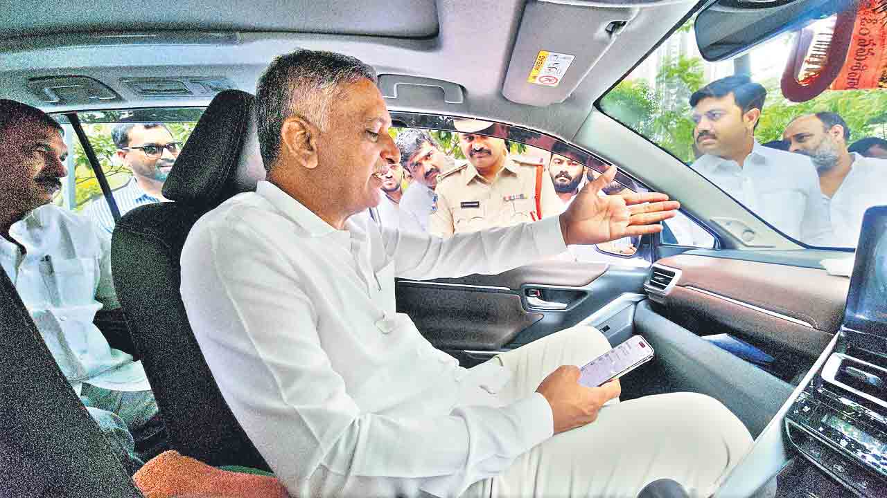 బీఆర్‌ఎస్‌ నేతలపై దమనకాండ.. టిమ్స్‌కు బయల్దేరిన బీఆర్‌ఎస్‌ లీడర్ల నిర్బంధం