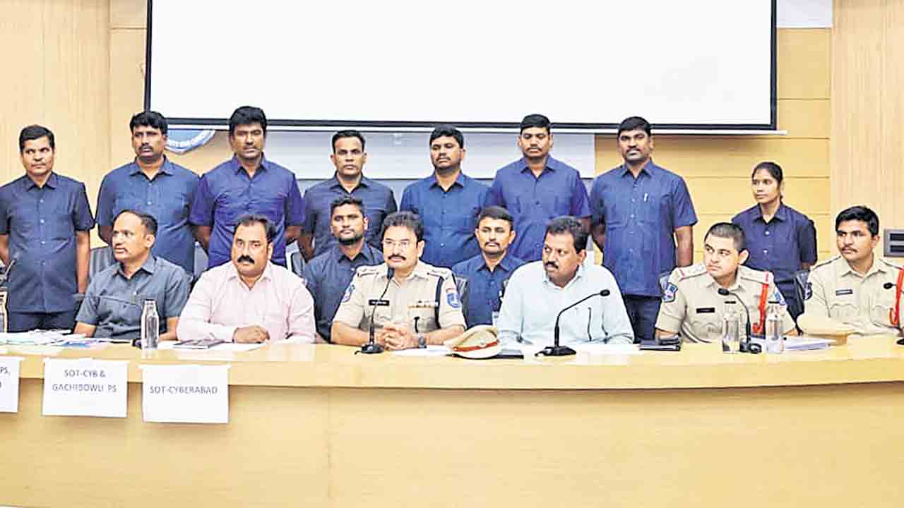 రూ.16.40 లక్షల డ్రగ్స్‌ స్వాధీనం.. ముగ్గురు డ్రగ్‌ పెడ్లర్లు అరెస్ట్‌