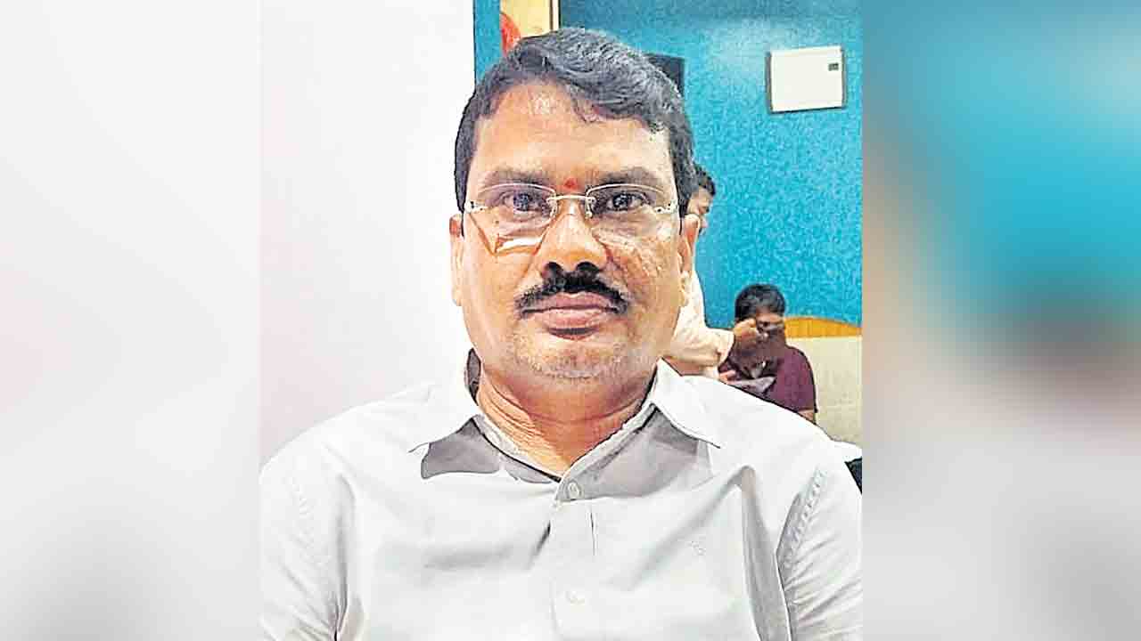 ఏసీబీకి చిక్కిన తహసీల్దార్‌ శ్రీనివాస్‌రెడ్డి