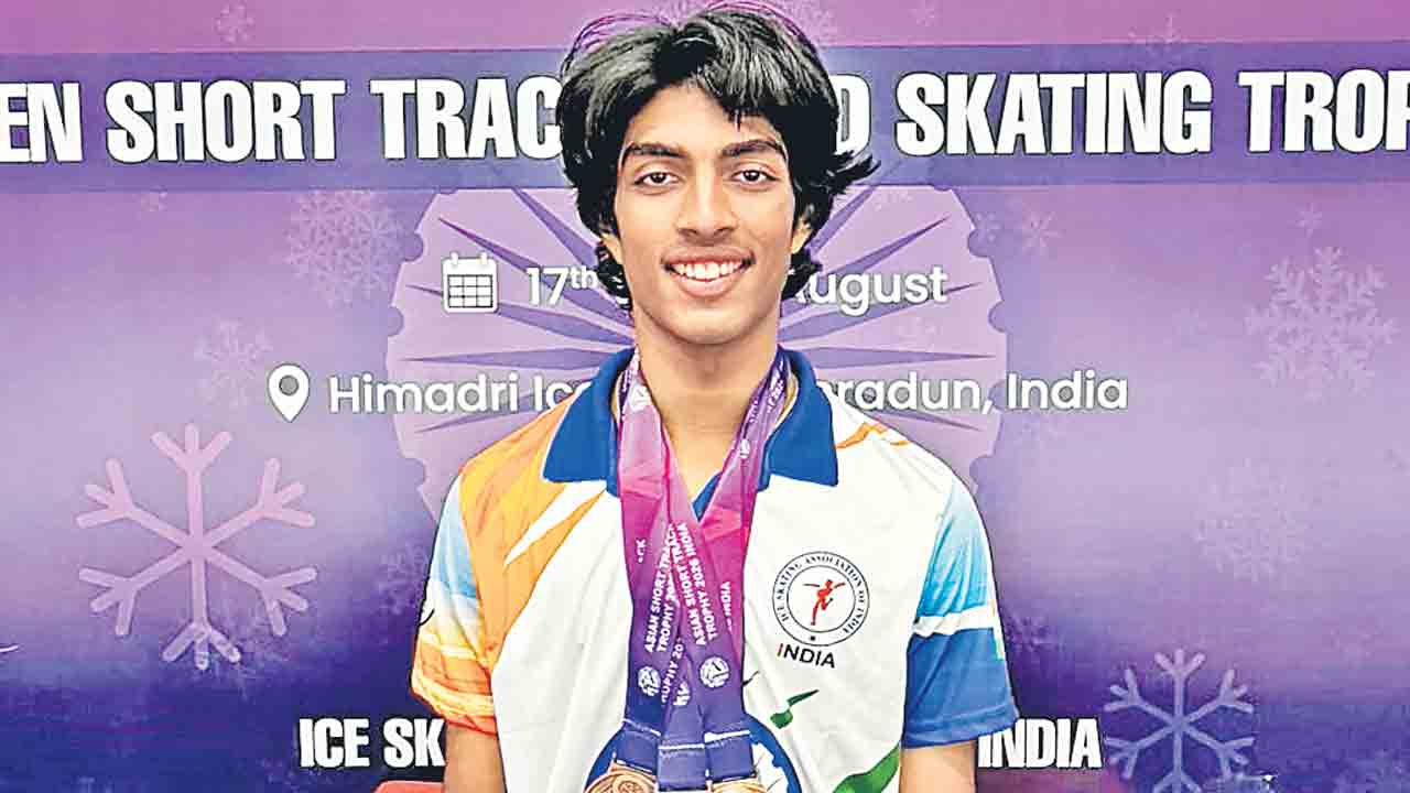 ఆసియా ఐస్‌ స్కేటింగ్‌లో ప్రణవ్‌కు 3 పతకాలు