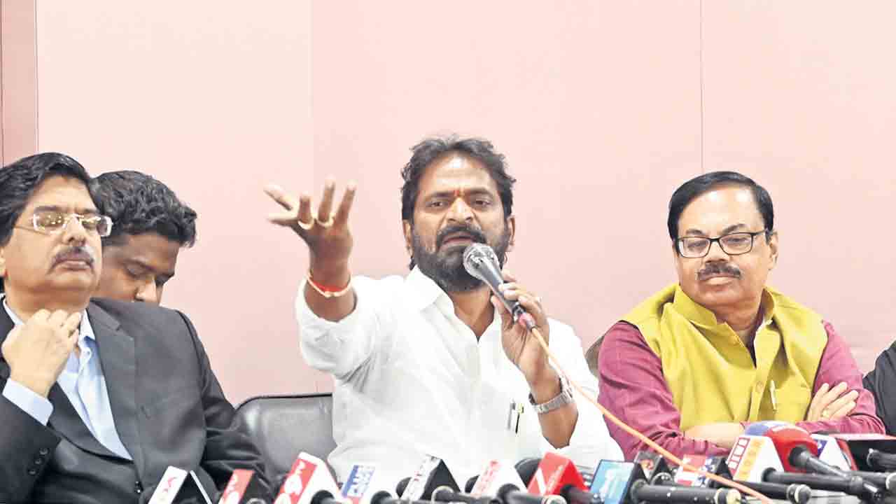 కోడ్‌ లేకుండా కులగణన చేయొద్దు.. అలా చేస్తే బీసీలు మళ్లీ దారుణంగా మోసపోయినట్టే : శ్రీనివాస్‌గౌడ్‌
