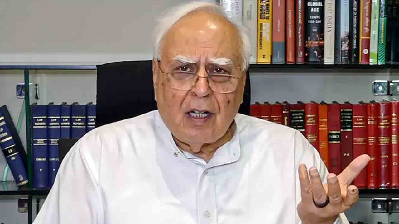 ప్రజలను విభజించేవారే నిజమైన దేశద్రోహులు