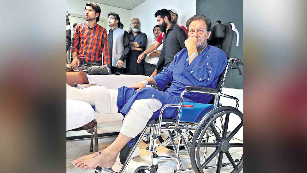 ఇమ్రాన్‌ ఖాన్‌ మళ్లీ జైలుకు.. వైద్య పరీక్షల అనంతరం తరలింపు