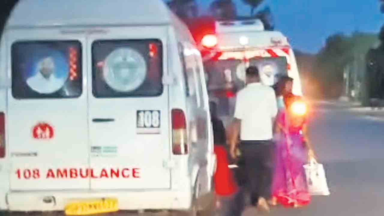 గాడితప్పిన అంబులెన్స్‌… సిరిసిల్ల జిల్లాలో కరువైన నిర్వహణ