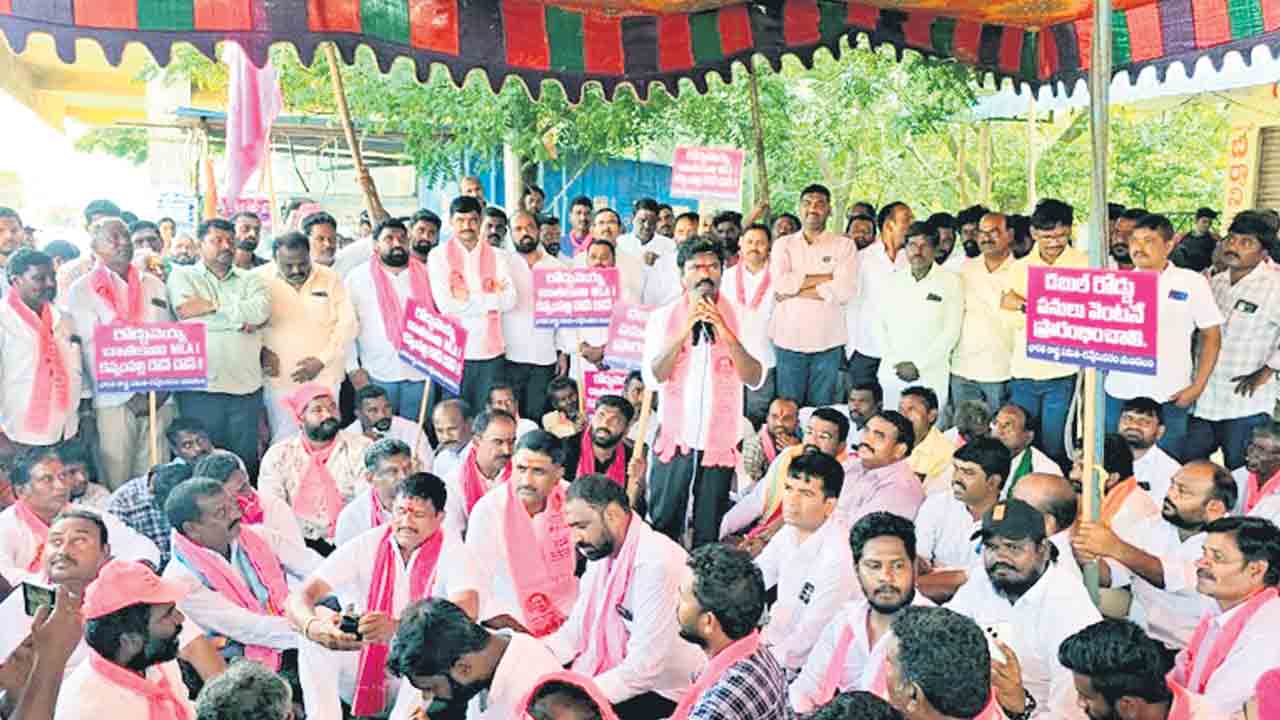 డబుల్‌ రోడ్డు వేయకుంటే రాజీనామా చెయ్‌.. 33 నెలల్లో ఎమ్మెల్యేగా ఏం చేసినవ్‌