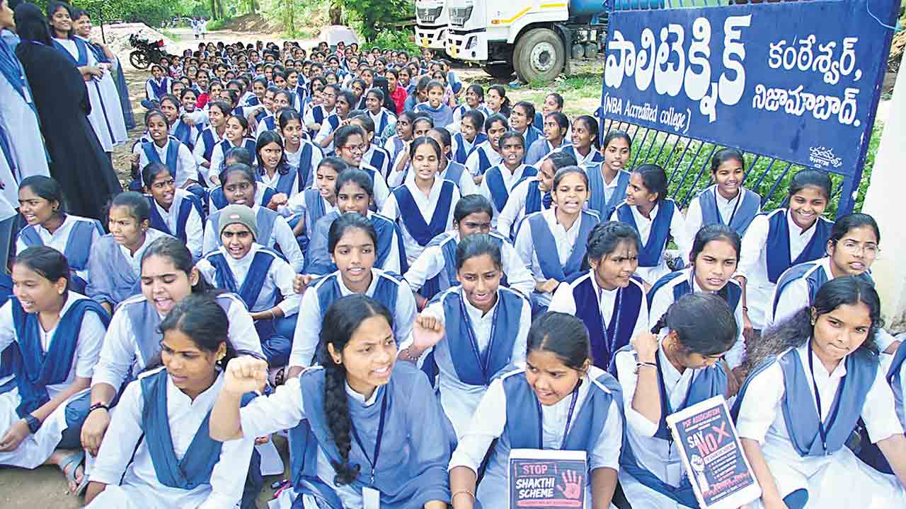జీవో 97పై పాలిటెక్నిక్‌ పోరు ఉధృతం.. రాష్ట్రవ్యాప్తంగా బీఆర్‌ఎస్వీ నాయకులతో కలిసి రాస్తారోకో