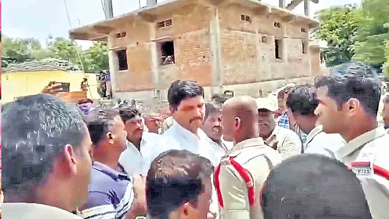 బిగ్‌ షాడో కనుసన్నల్లో.. హకీంపేటలో సర్పంచ్‌ లేకుండానే గ్రామసభ