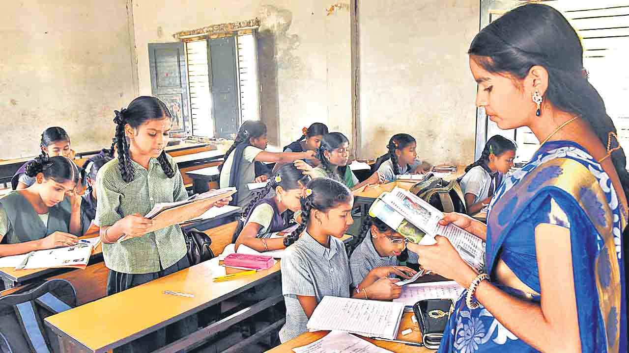 17వేల బడుల్లో 100లోపే విద్యార్థులు