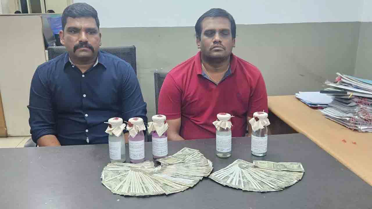 ఏసీబీకి పట్టుబడిన ఎస్సై, కానిస్టేబుల్‌
