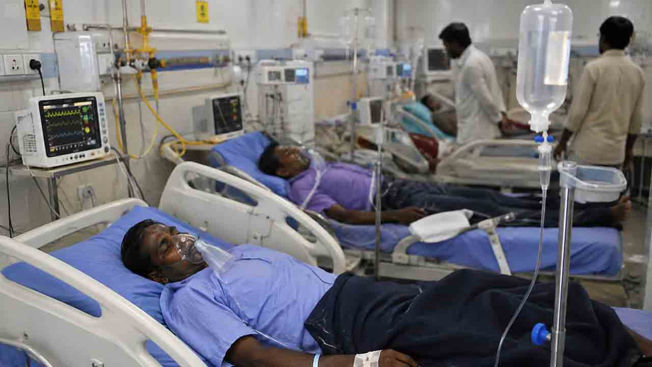 గుజరాత్‌లో కల్తీ మద్యం 13 మంది మృతి