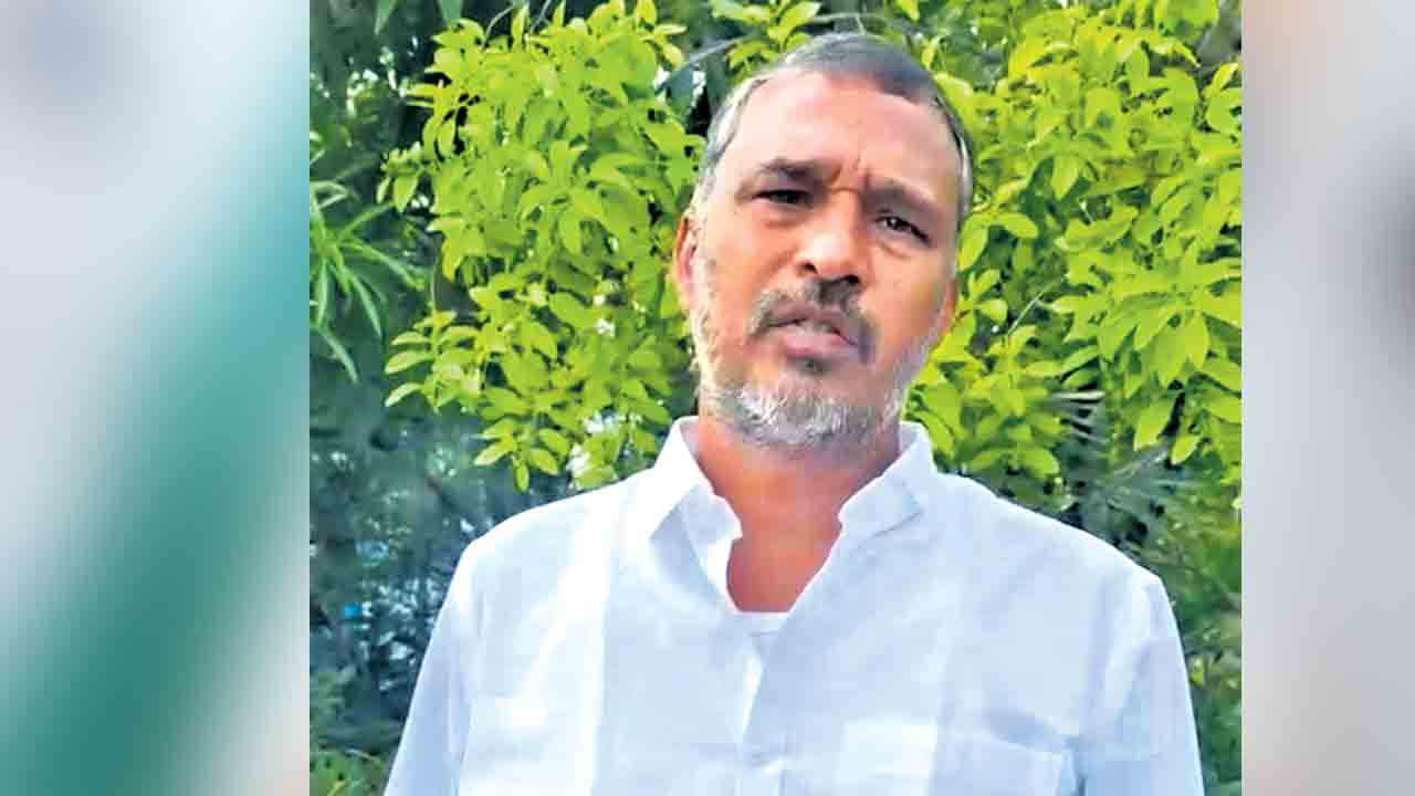 జర్నలిస్ట్‌పై దాడి కేసులో లొంగిపోయిన కాంగ్రెస్‌ నేత