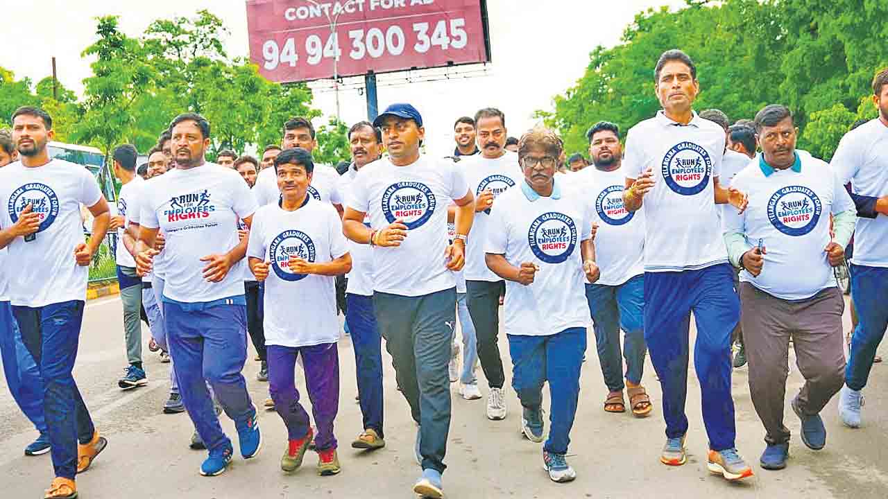 పీఆర్సీ, డీఏలు వెంటనే విడుదల చేయాలి