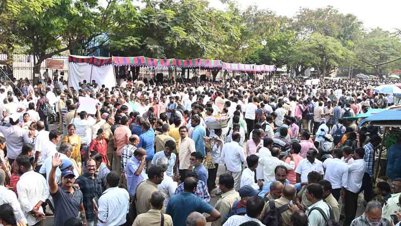 ఉద్యోగుల సంక్షేమం, హకుల సాధనే ధ్యేయం