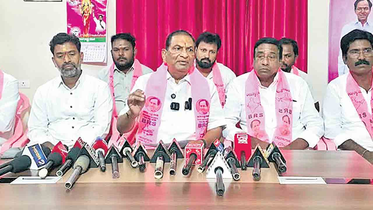 గురుకుల వ్యవస్థను నిర్వీర్యం చేస్తే ఊరుకోం