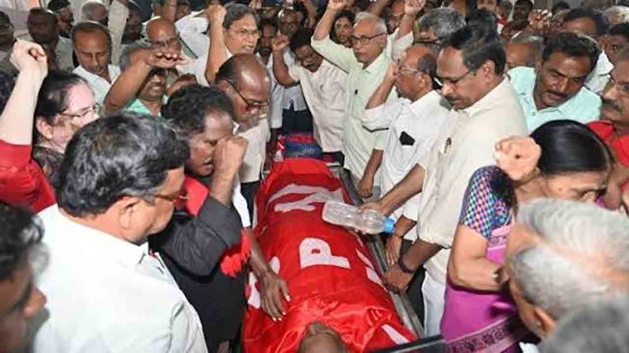 రైతు నేత సారంపల్లికి తుది వీడోలు.. తరలివచ్చిన నేతలు, అన్నదాతలు