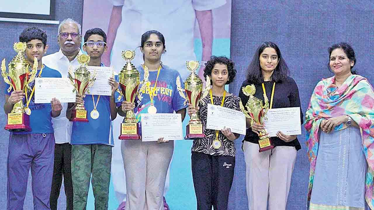 చెస్‌ విన్నర్స్‌ నిదీష్‌, యశ్వి