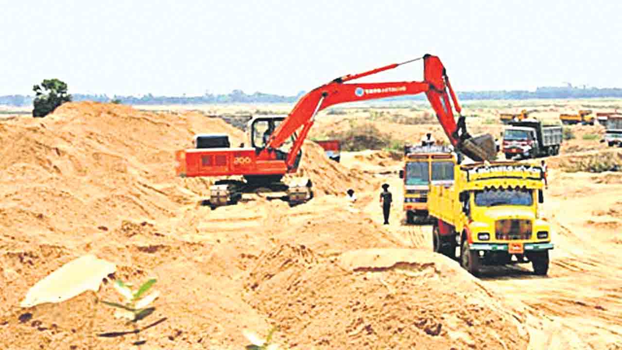 ఇసుక తవ్వకాలపై కౌంటర్‌ వేయని సర్కార్‌