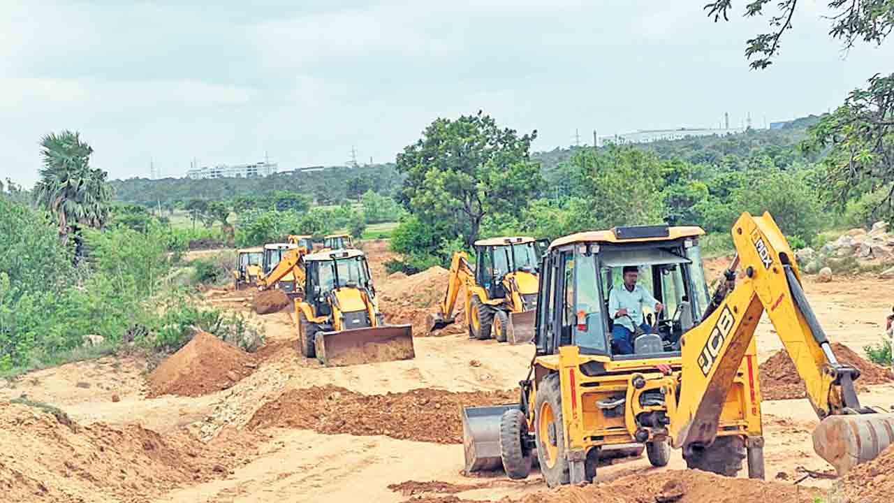 కలెక్టర్‌కు ఫిర్యాదు.. కదిలిన యంత్రాంగం