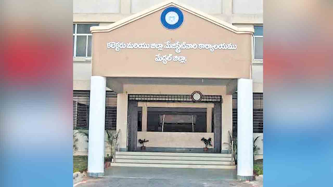 దరఖాస్తుల లెక్క తెలియదట