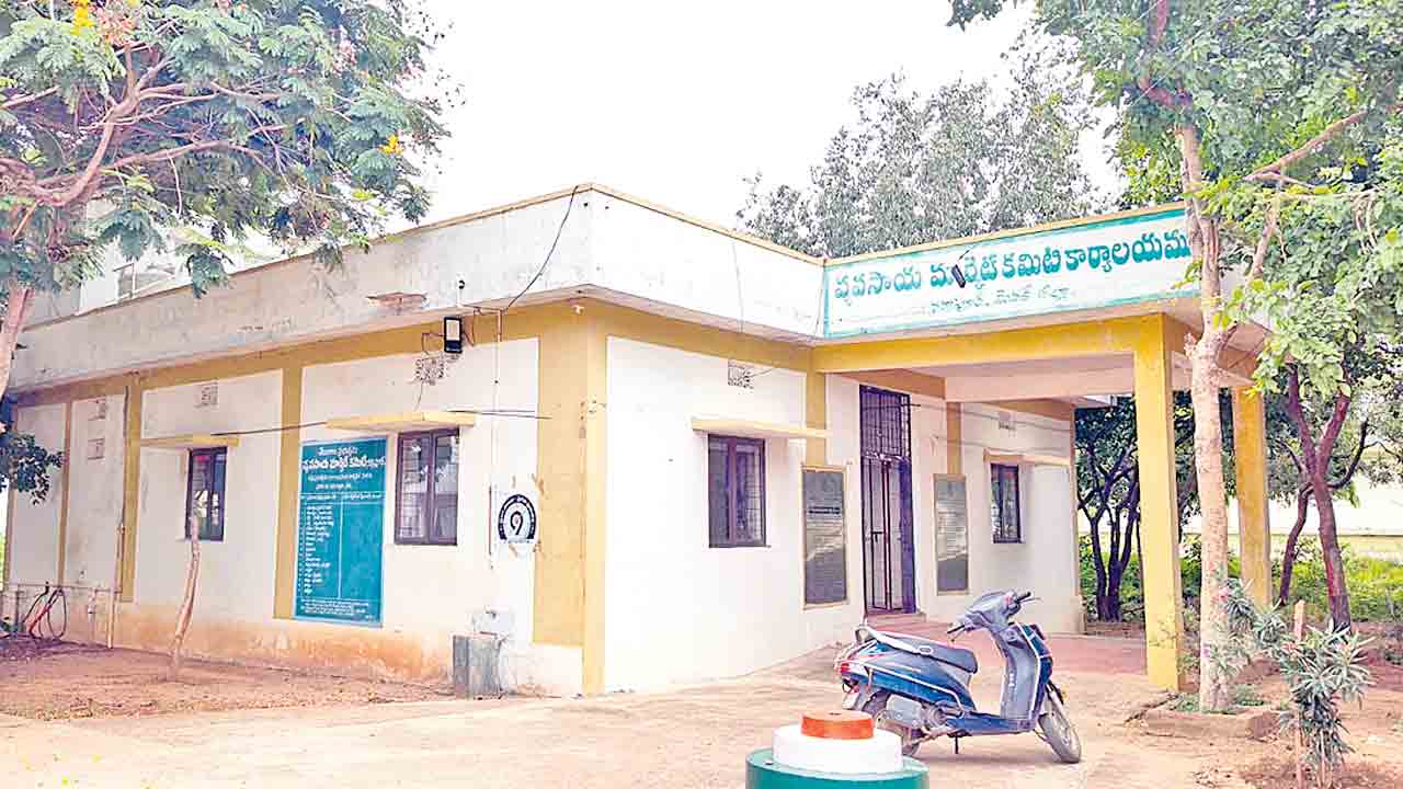 హస్తంలో ఆశానిరాశ..!