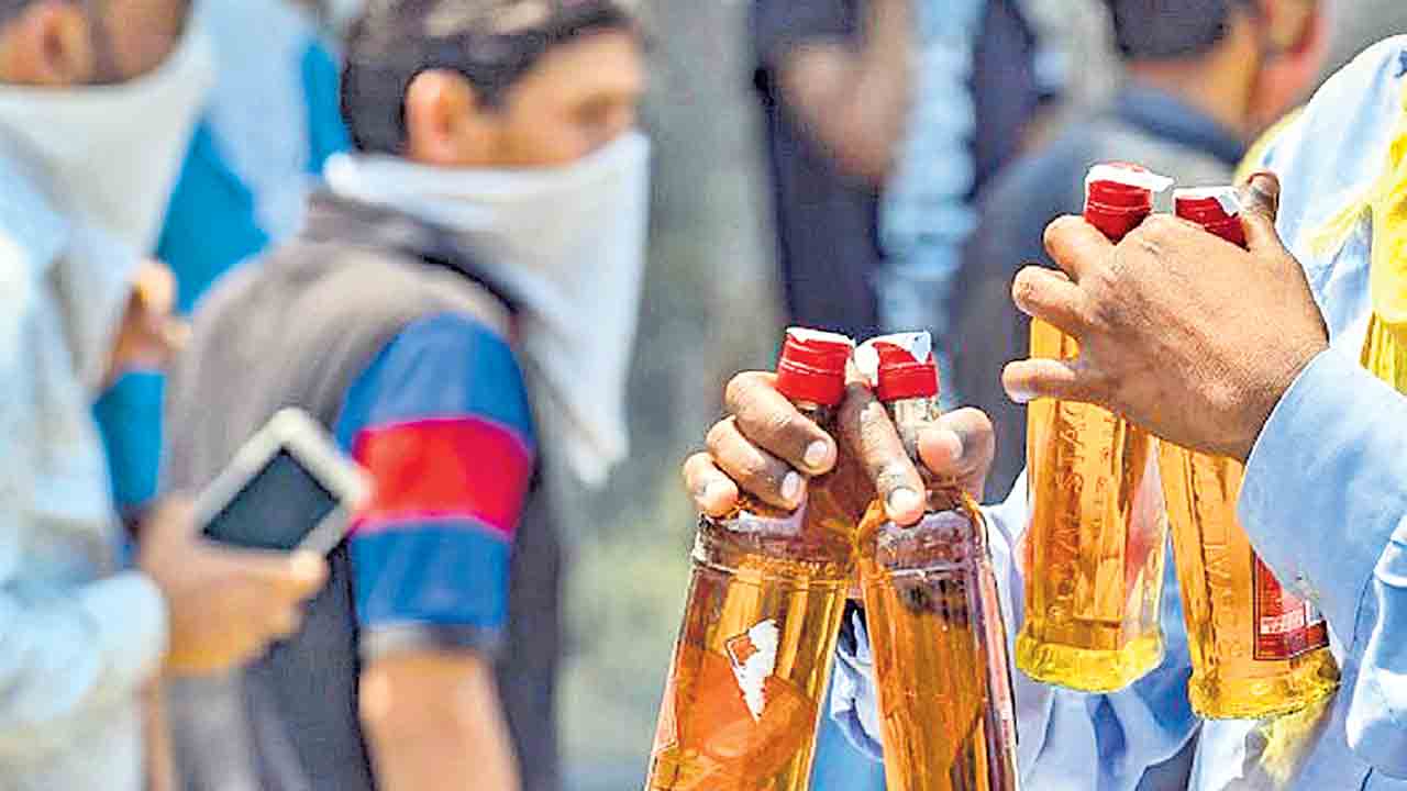మద్యం తాగండి.. పెన్షన్‌ పొందండి!