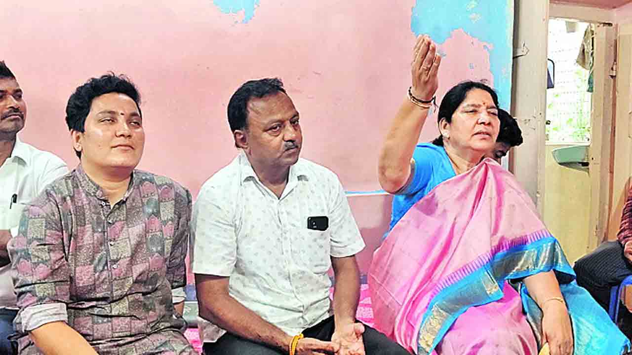 రైతు బీమా ప్రీమియం కట్టకుంటే ఉద్యమం.. హామీలు అమలు చేయకుండా కాంగ్రెస్‌ మోసం