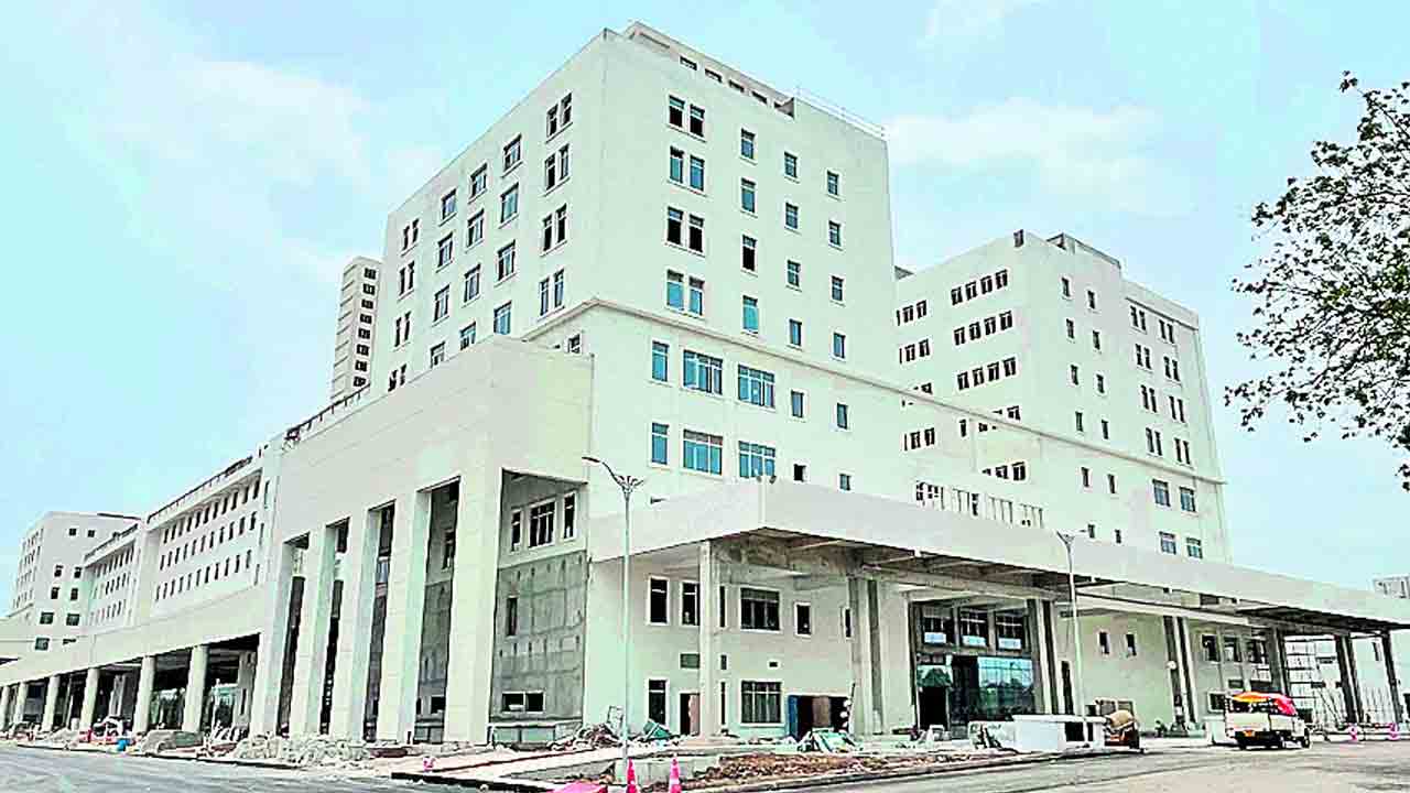 ఉద్యోగాల పేరిట దోపిడీ..!