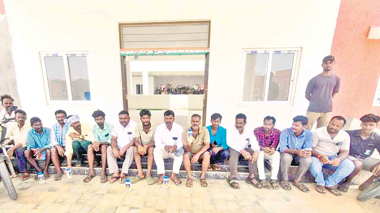 సాగునీరు విడుదల చేయాలని..
