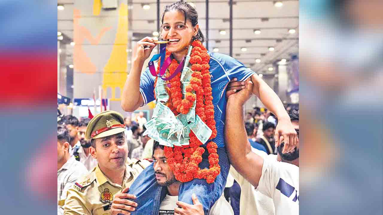 విజేతలకు ఘన స్వాగతం