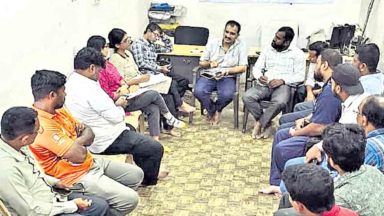 క్యాబ్‌ డ్రైవర్ల ఉపాధిపై దెబ్బ