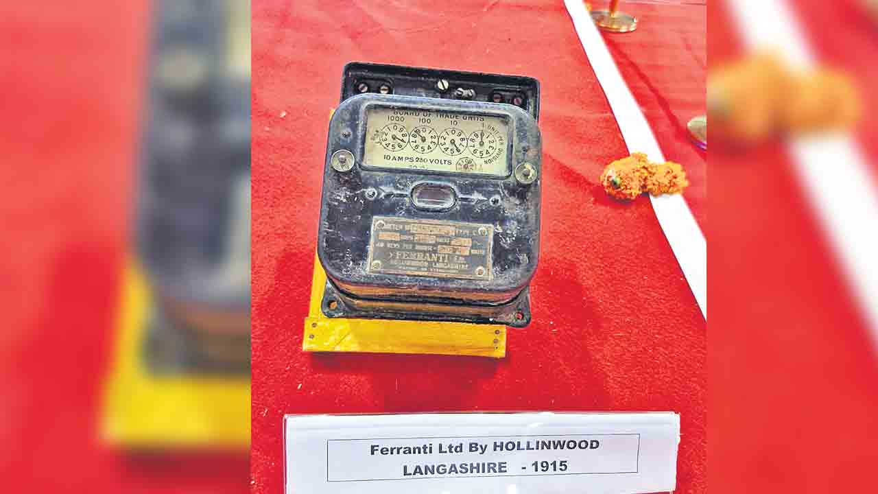 ఒకేచోట వందేండ్ల విద్యుత్తు చరిత్ర!