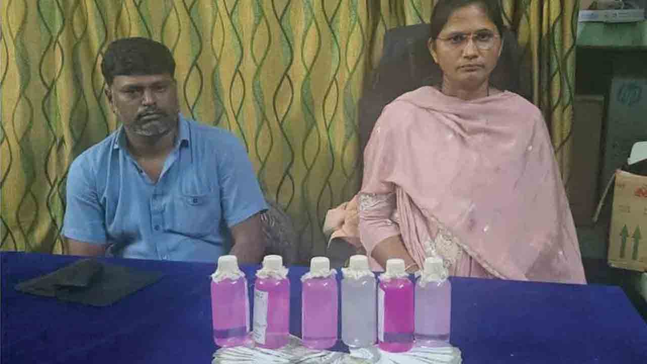 పన్ను తగ్గించేందుకు 50వేలు డిమాండ్‌