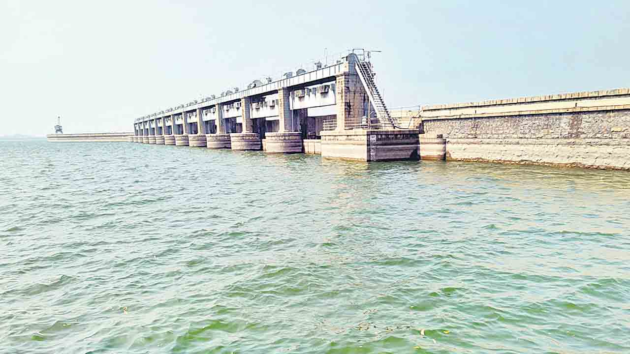 ఎస్సారెస్పీకి తగ్గిన వరద