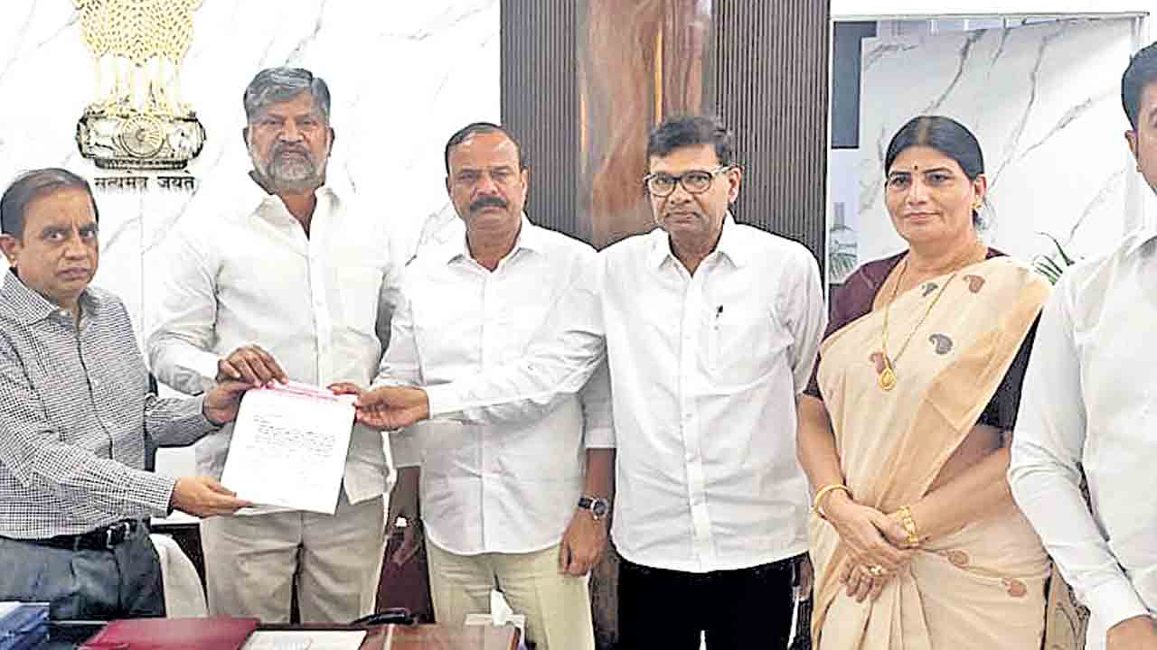 73.39 లక్షల ఓటర్లపై స్పష్టత ఇవ్వాలి