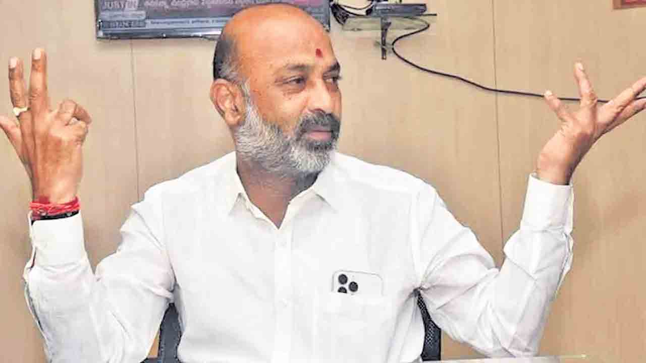 బండి సంజయ్‌కి ఉద్వాసన