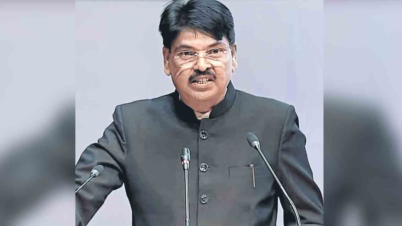 నల్సార్‌ విద్యార్థులకు బీసీఐ చైర్మన్‌ క్షమాపణలు