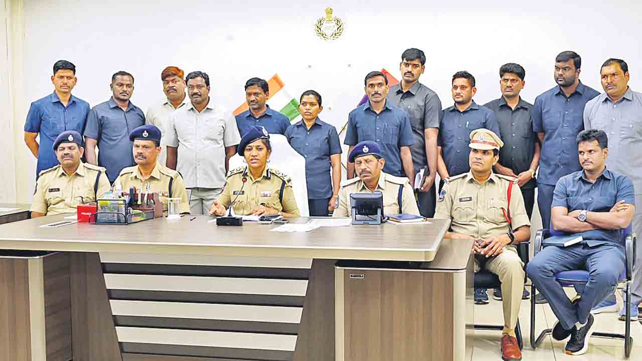 సినీ ఫక్కీలో..స్మగ్లింగ్‌