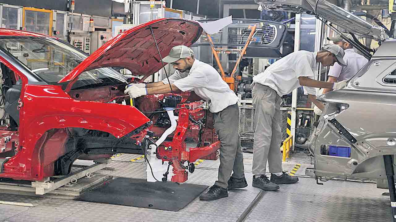 మారుతికి ముడిసరుకు సెగ