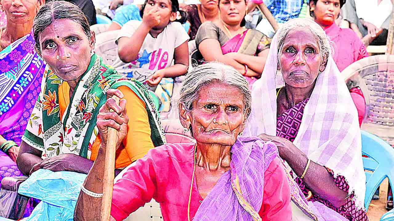 కొందరికే చేయూత