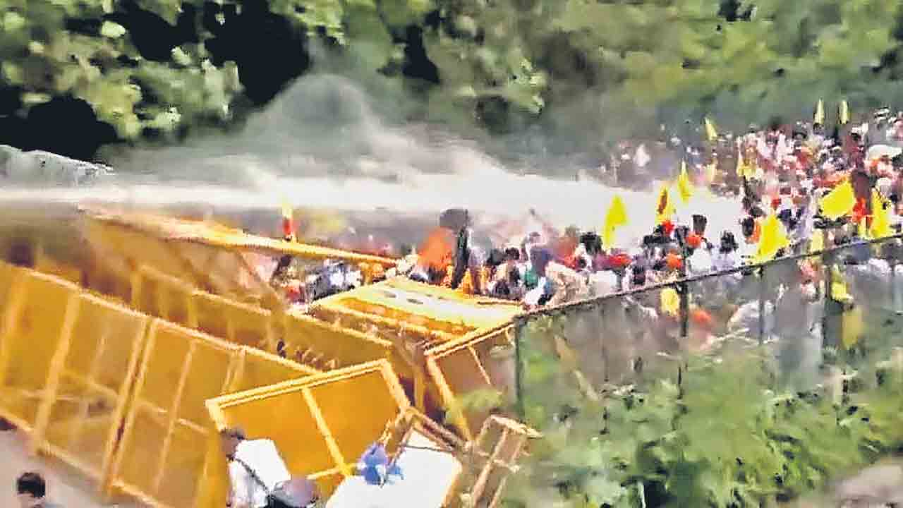 డ్రోన్లతో టియర్‌గ్యాస్‌ షెల్స్‌