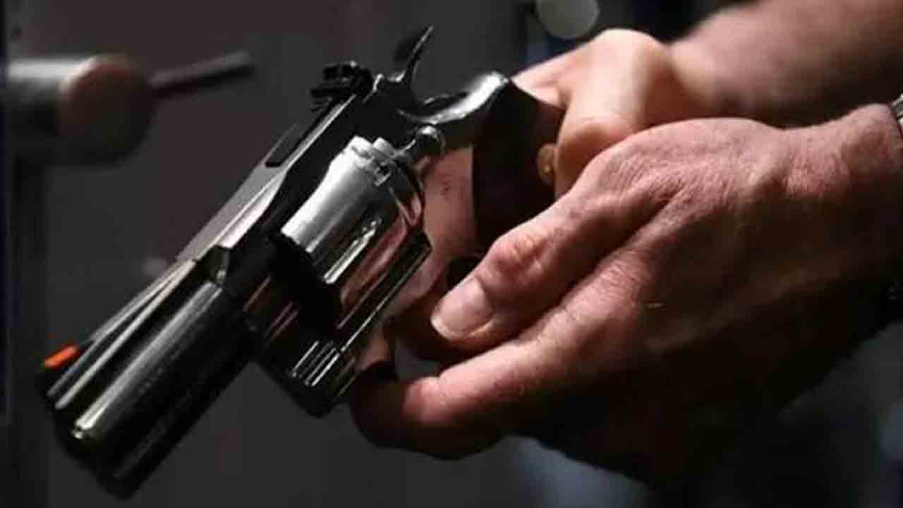 తుపాకీతో బెదిరించి అగ్రిమెంట్‌