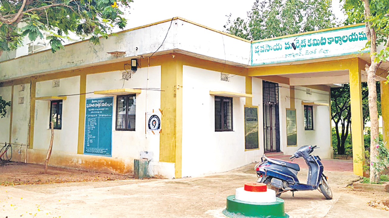 ప్రభుత్వ ఆదాయానికి గండి