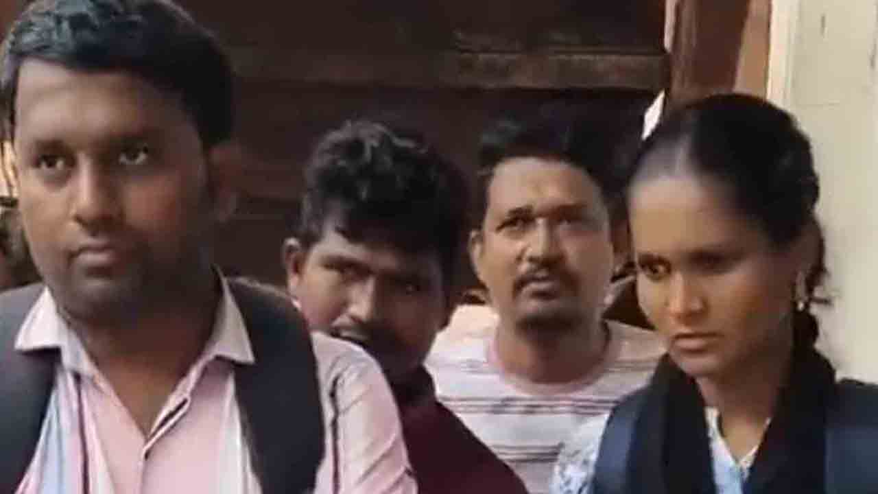 గాంధీభవన్‌లోకి నిరుద్యోగులకు ‘నో ఎంట్రీ’
