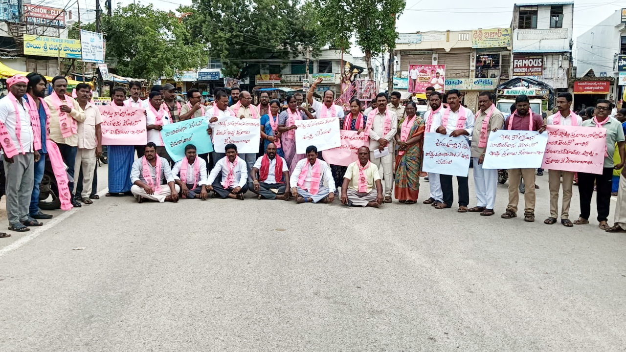 రోడ్డు విస్తరణ పూర్తి చేయాలని..