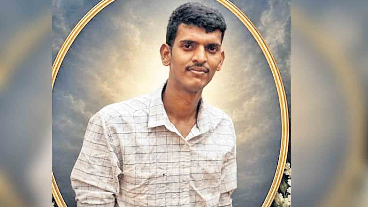 పనిచేసేచోటే కానిస్టేబుల్‌ ఆత్మహత్య!