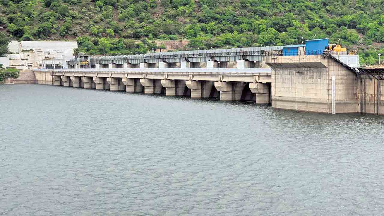 Srisailam Reservoir | నిండుగా శ్రీశైలం.. నీళ్లింకా ఎత్తరేం!.. కృష్ణా జలాలపై నిమ్మకు నీరెత్తినట్టు రేవంత్‌ సర్కార్‌