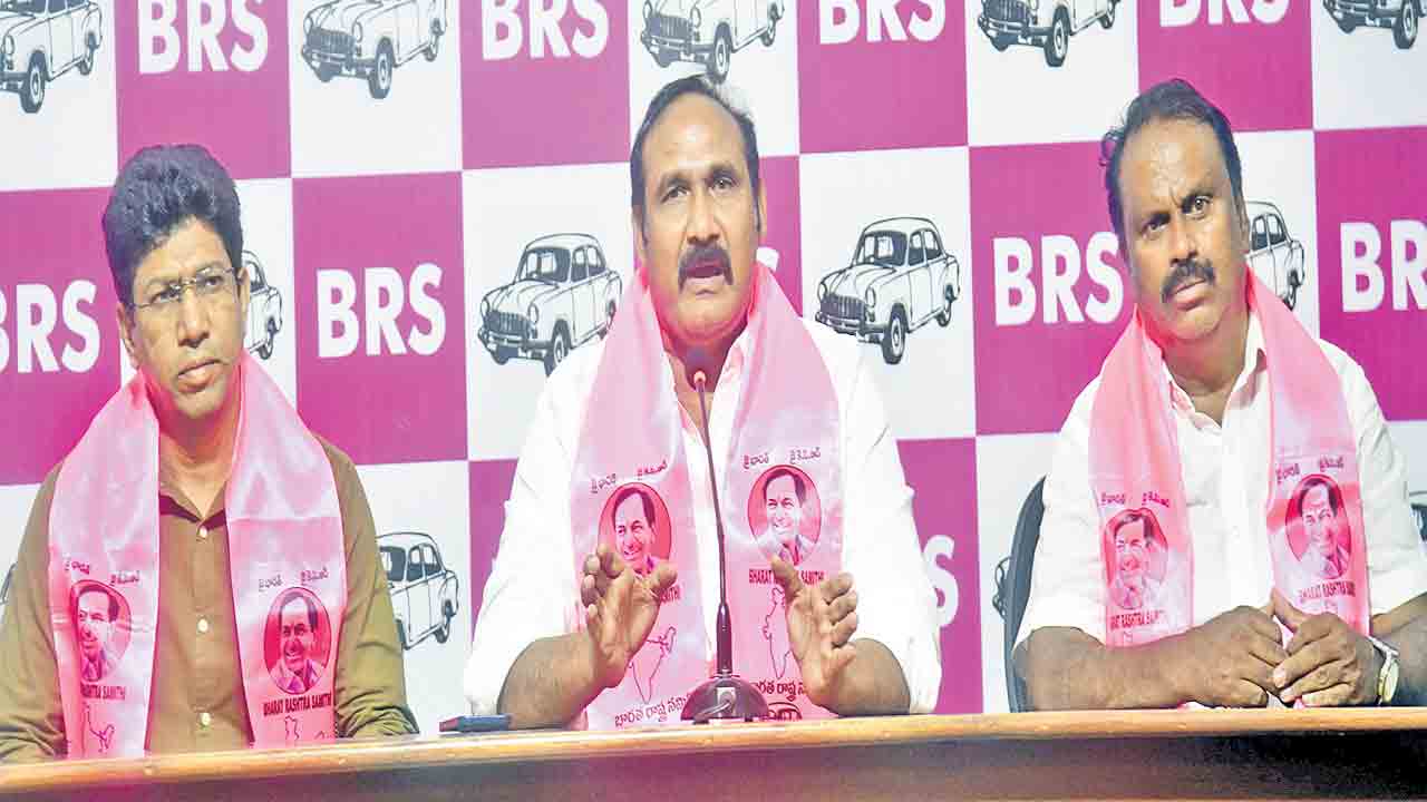 పదవులు కాపాడుకునేందుకే వరుణయాగం