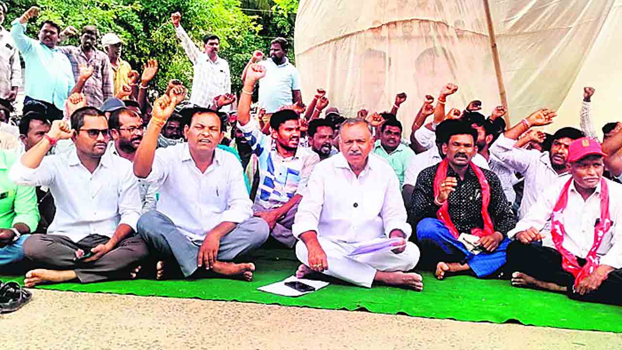 మున్సిపల్‌ కార్మికుల పొట్టకొడితే..