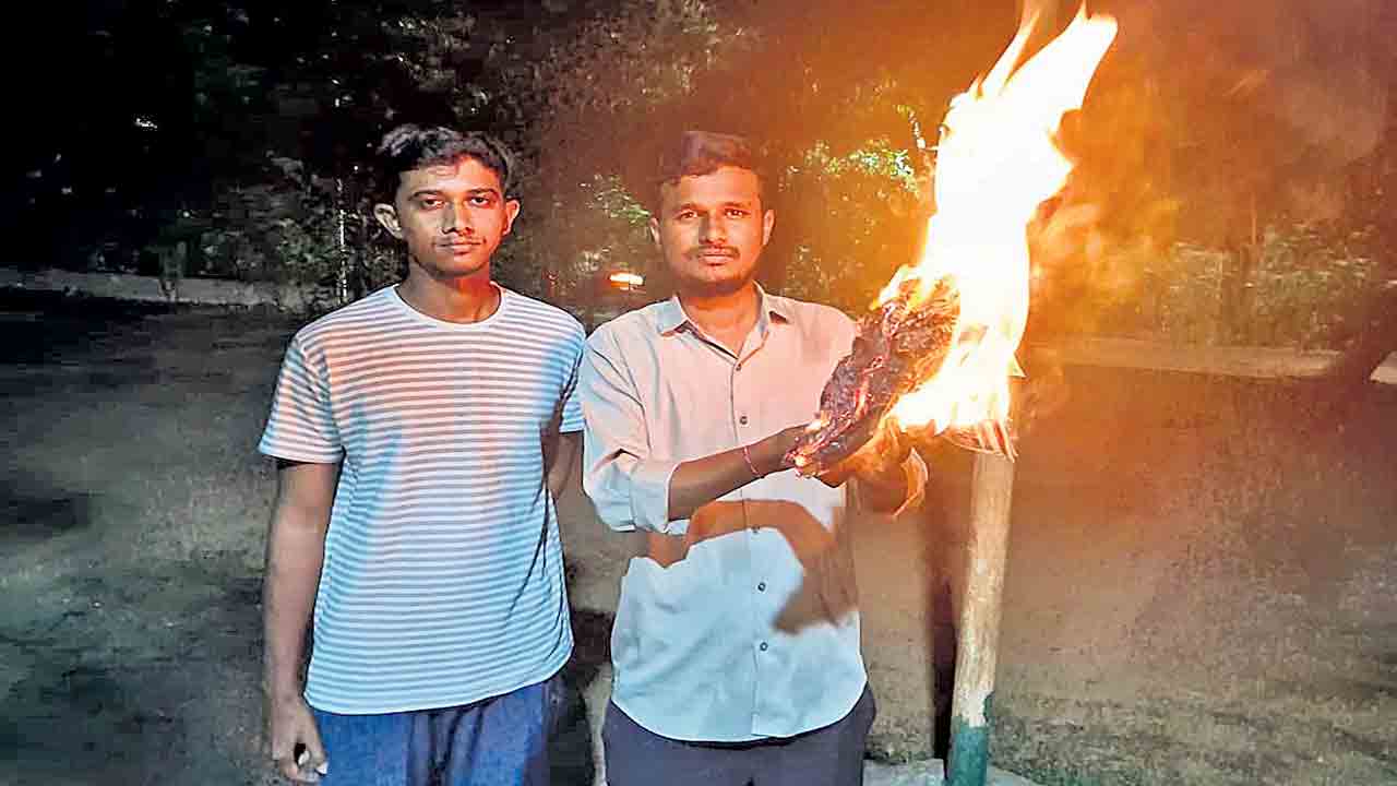 ఆంధ్రజ్యోతివి విషపు కోరలు
